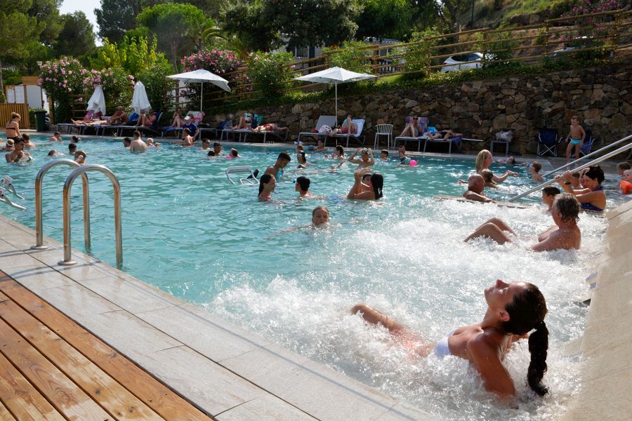 Piscina JAcuzzi Camping Cala Gogo